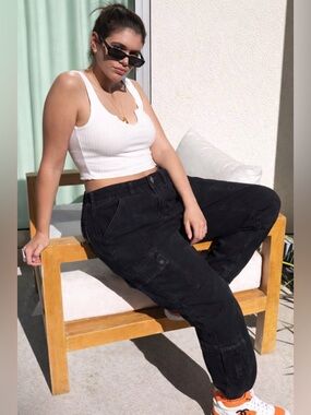 Universal Thread highrise Black Cargo Straight Leg Jeans Size 10r